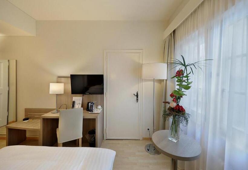 Номер Стандарт, De La Rose