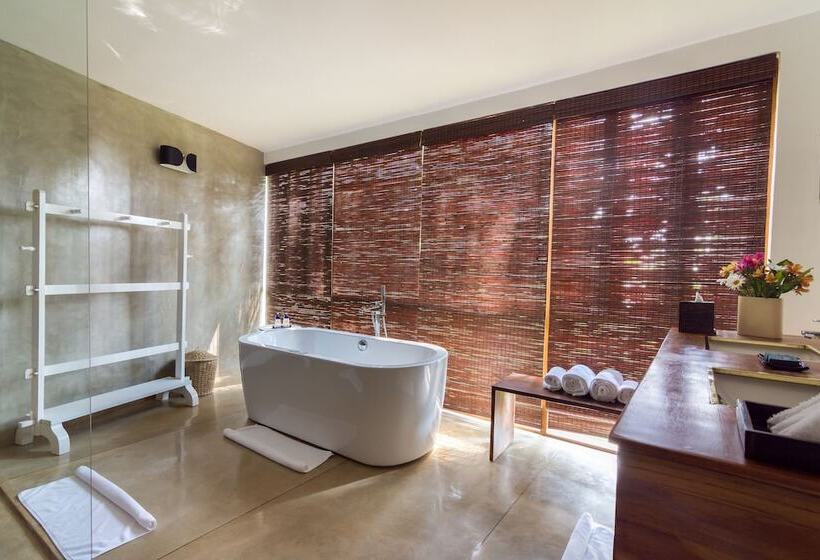 주니어 스위트, Kings Pavilion Luxury