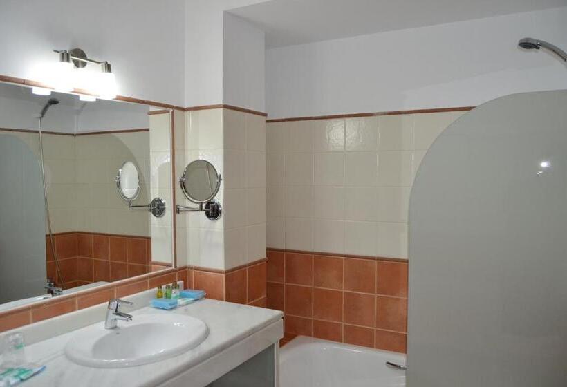 חדר משפחתי, Rural El Moral