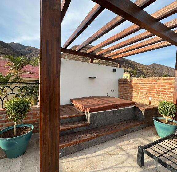 מיטת קינג בסוויטה, Lindo Ajijic Bed & Breakfast