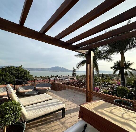 מיטת קינג בסוויטה, Lindo Ajijic Bed & Breakfast