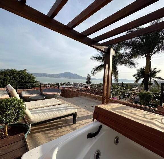 מיטת קינג בסוויטה, Lindo Ajijic Bed & Breakfast