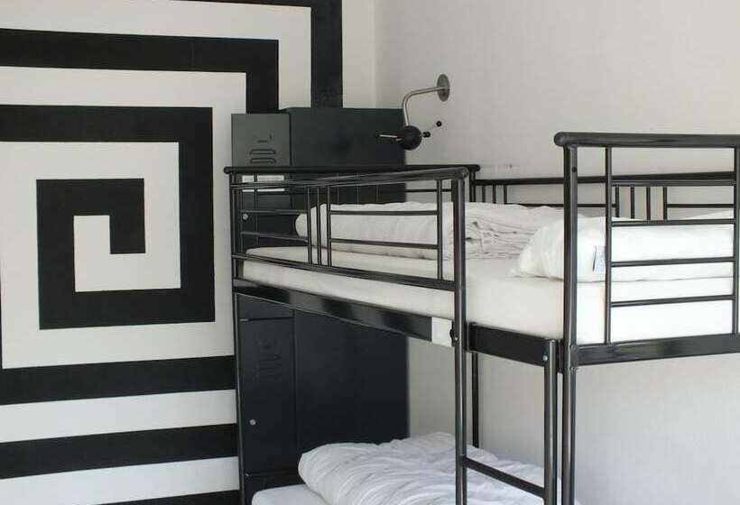 غرفة قياسية, Max Hostel