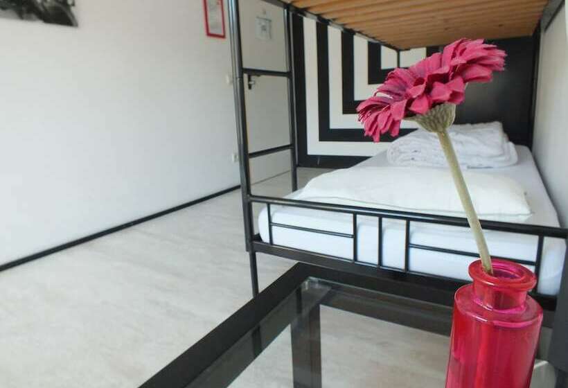Standard Szoba, Max Hostel