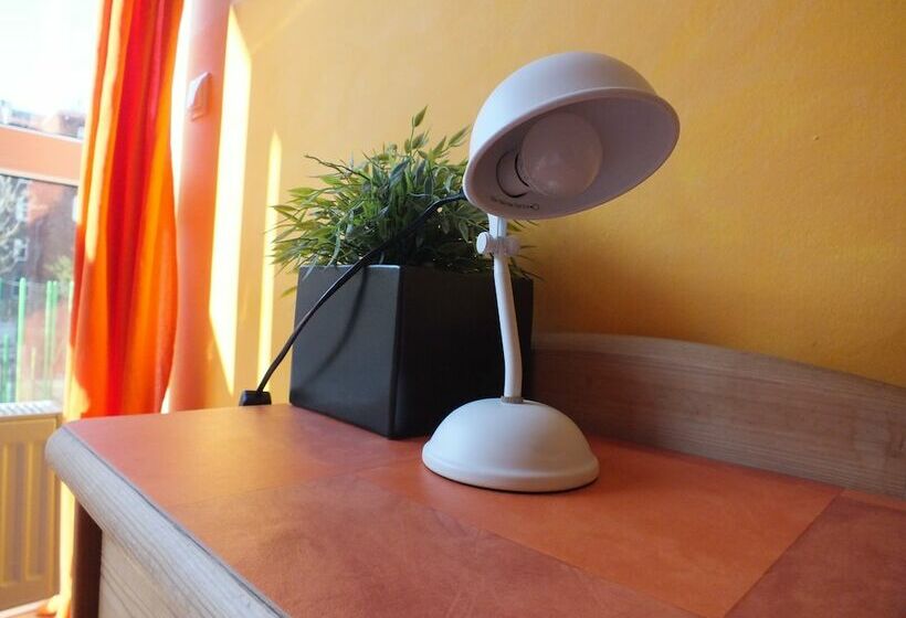 غرفة قياسية, Max Hostel