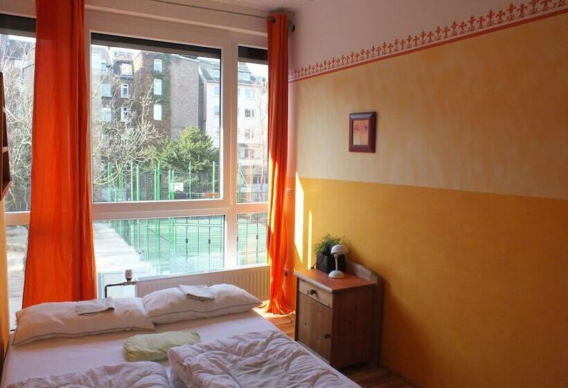 غرفة قياسية, Max Hostel