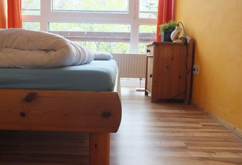 Номер Стандарт, Max Hostel