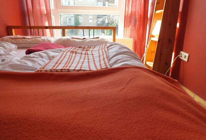 غرفة قياسية, Max Hostel