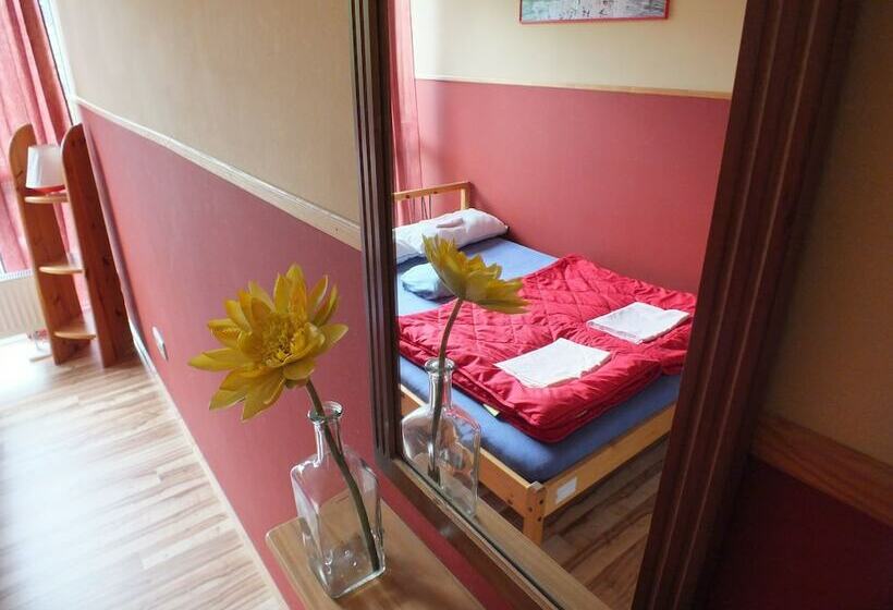 غرفة قياسية, Max Hostel