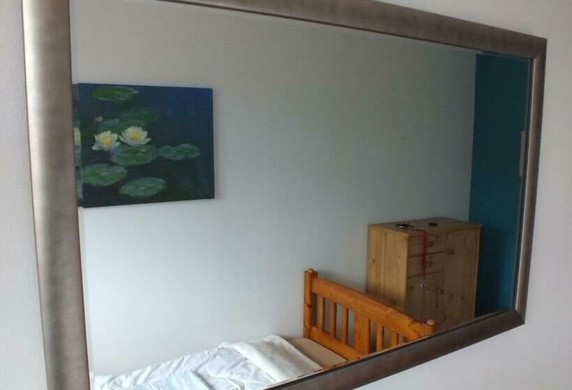 غرفة قياسية فردية, Max Hostel