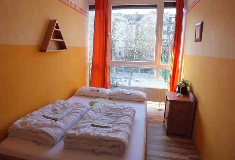 غرفة قياسية, Max Hostel