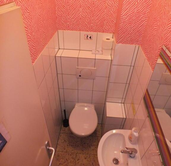 سرير فى غرفة مشتركه, Max Hostel