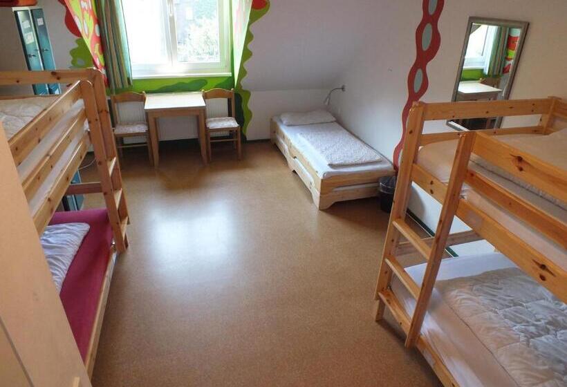 Кровать в Общей Комнате, Max Hostel