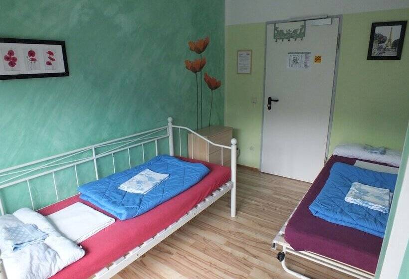 Standard Szoba, Max Hostel