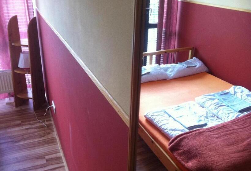 غرفة قياسية, Max Hostel