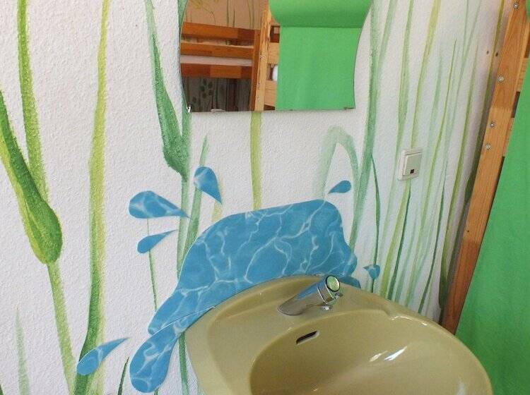 سرير فى غرفة مشتركه, Max Hostel