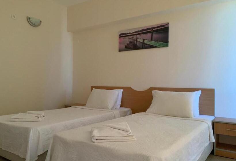 اتاق استاندارد با بالکن, Persani Hotel Free Parking