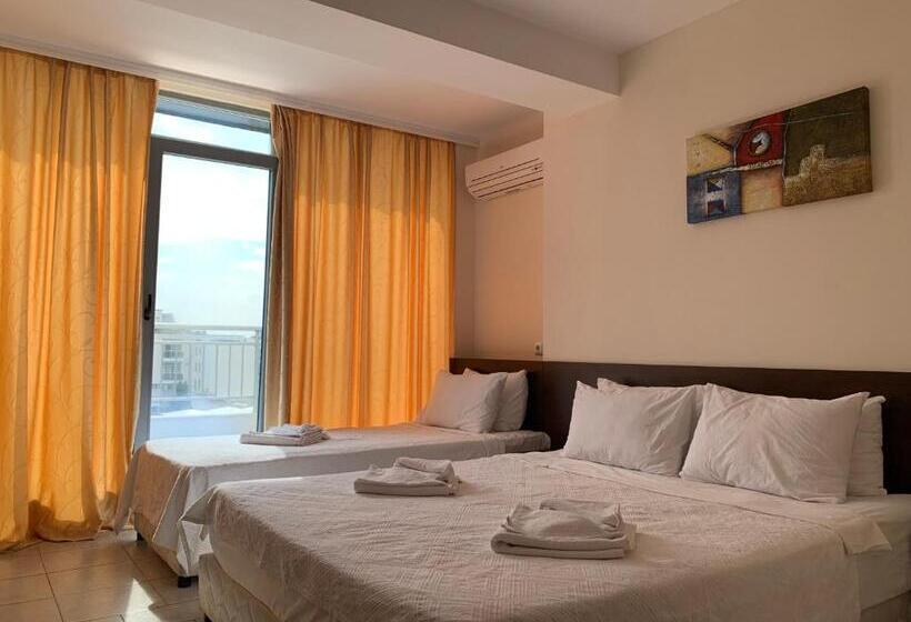 استودیو استاندارد با تراس, Persani Hotel Free Parking