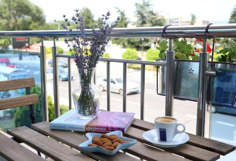 اتاق لوکس سه تخته, Persani Hotel Free Parking