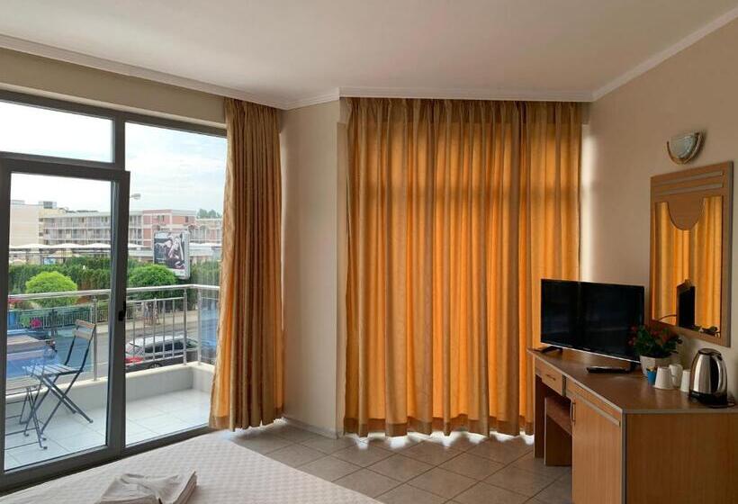 اتاق لوکس سه تخته, Persani Hotel Free Parking