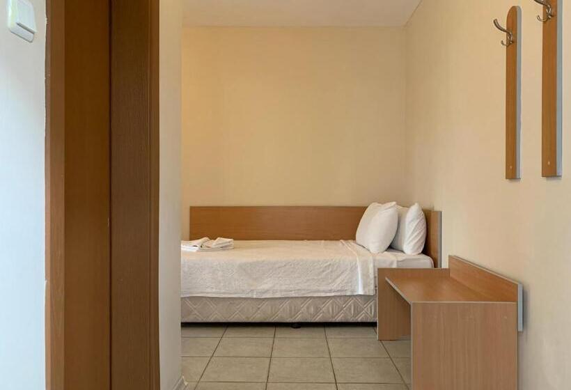 اتاق لوکس سه تخته, Persani Hotel Free Parking