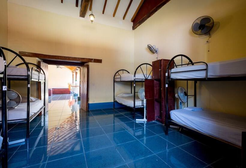 ルームシェアのワンベッド, Poco A Poco Hostel