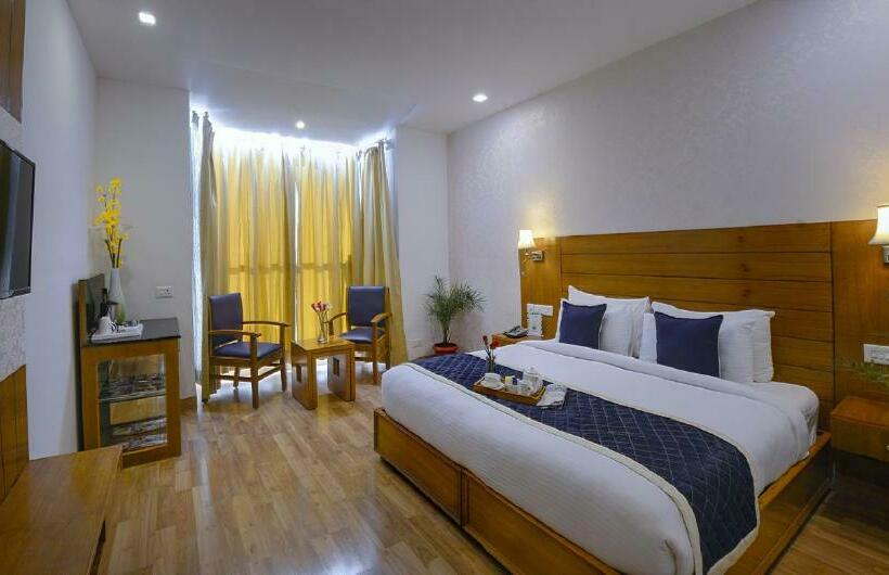 デラックスルーム, Treehouse Chail Villas