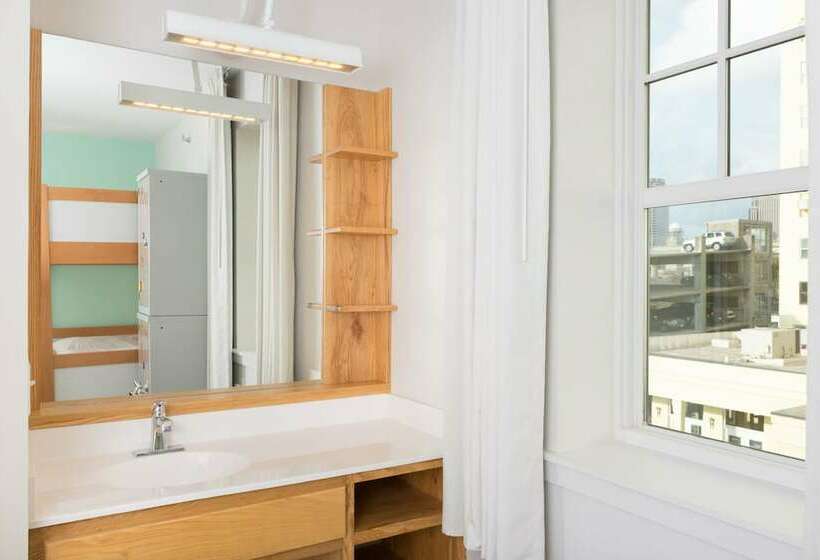 غرفة قياسية, The Quisby