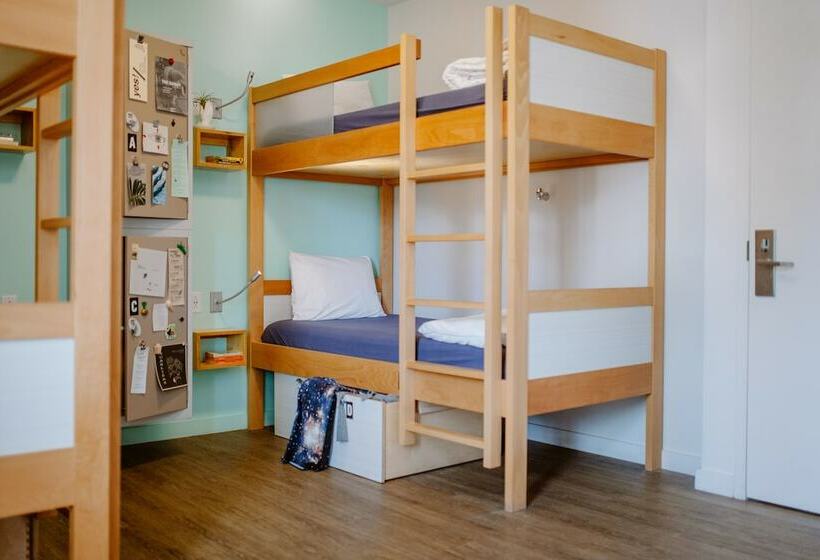 سرير فى غرفة مشتركه, The Quisby