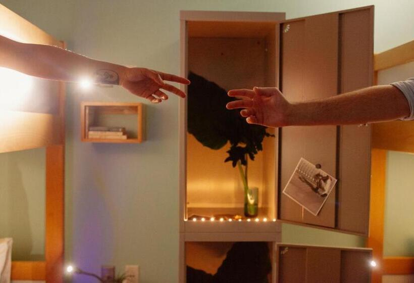 غرفة قياسية رباعية, The Quisby