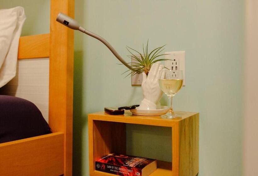 공동 객실, The Quisby