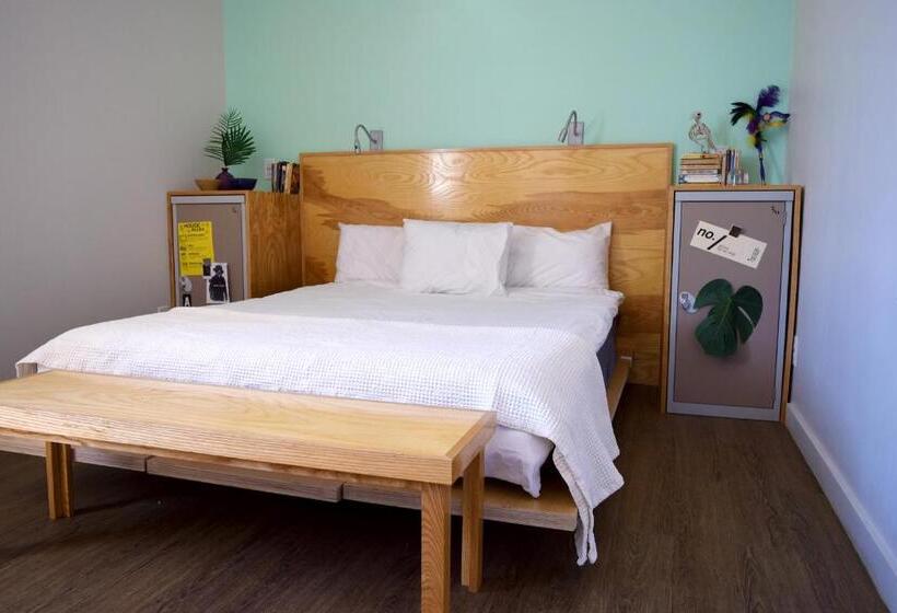 غرفة قياسية, The Quisby