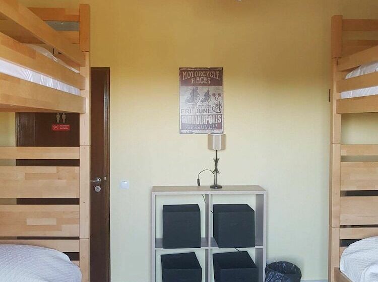 공동 객실, Almancil Hostel