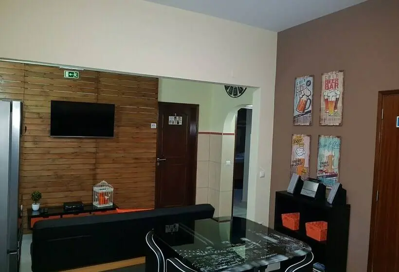 Vuode Makuusalissa, Almancil Hostel