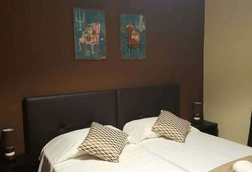 스위트, Almancil Hostel