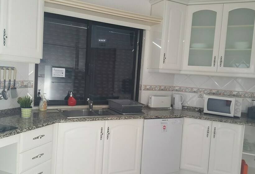 공동 객실, Almancil Hostel