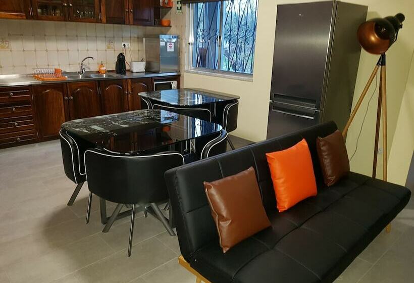 공동 객실, Almancil Hostel