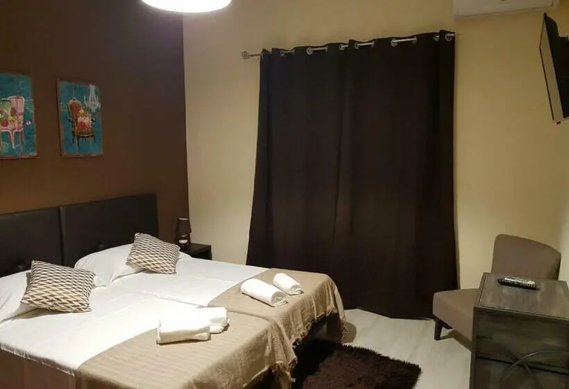 Sviitti, Almancil Hostel