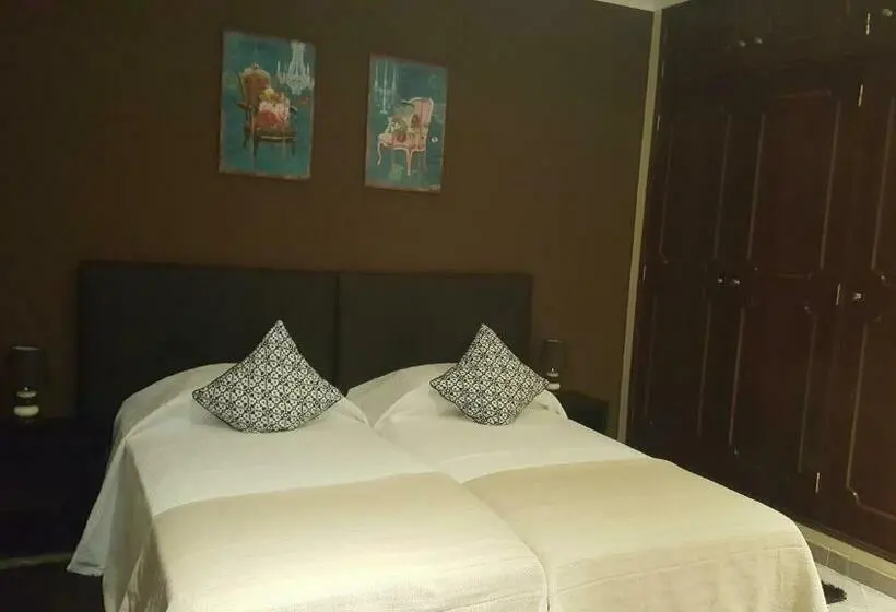 Sviitti, Almancil Hostel