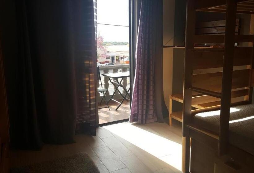 공동 객실, Almancil Hostel