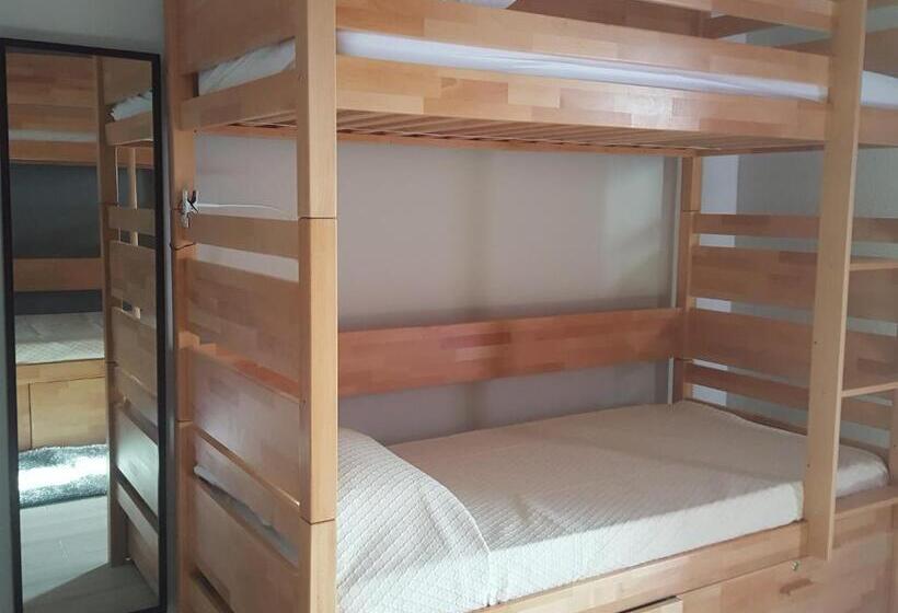 공동 객실, Almancil Hostel