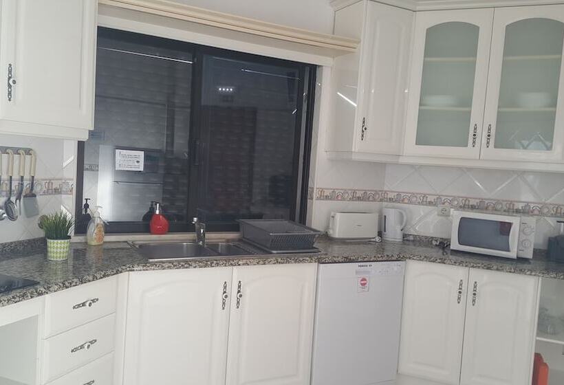 공동 객실, Almancil Hostel