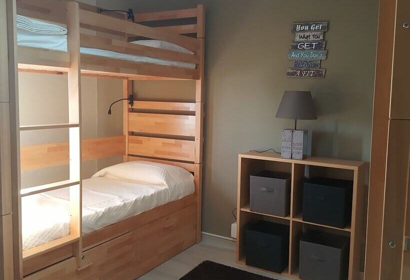 공동 객실, Almancil Hostel