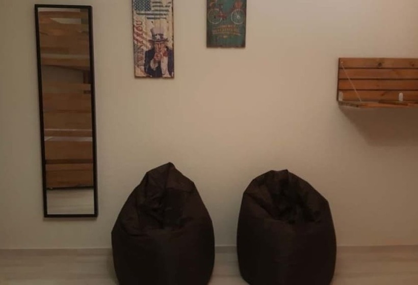 공동 객실, Almancil Hostel