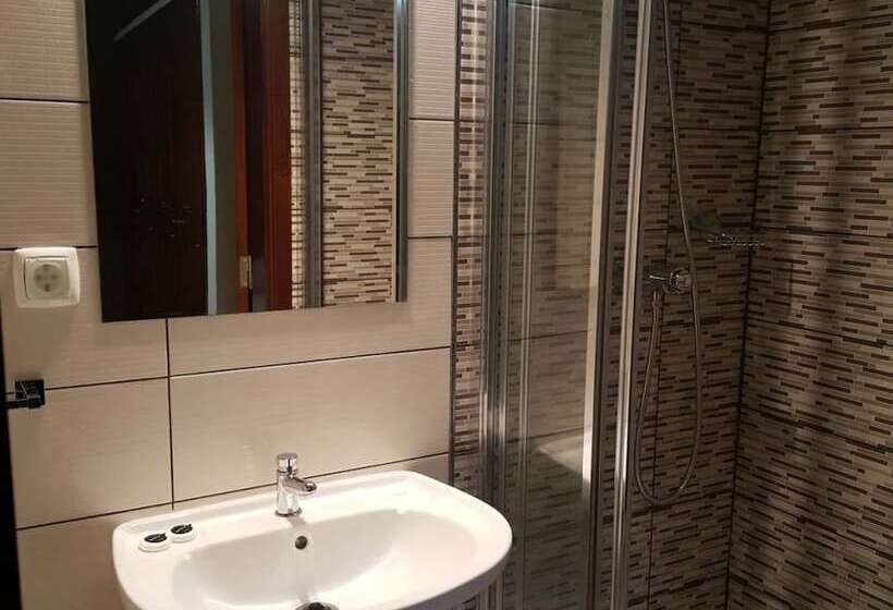 공동 객실, Almancil Hostel