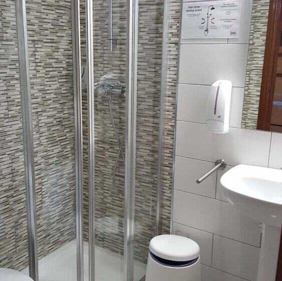 공동 객실, Almancil Hostel