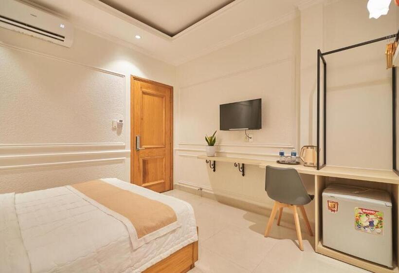 اتاق سوپریور با تخت بزرگ, Bin Bin 10   Mimosa Hotel Near Tan Son Nhat Airport