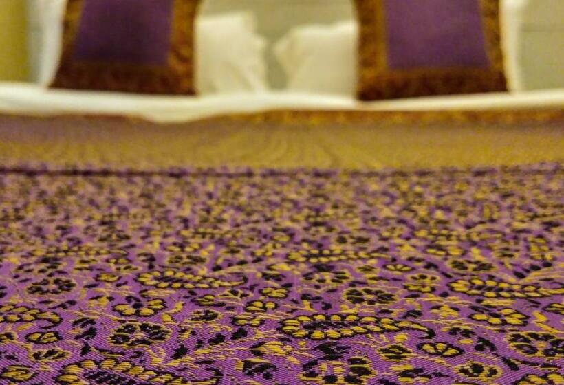 سوییت, Dwivedi Hotels Hotel Elena