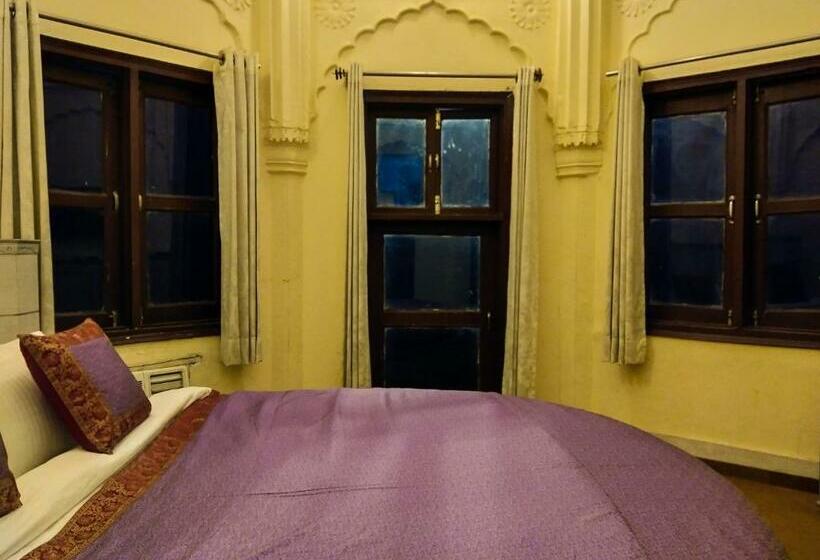 سوییت, Dwivedi Hotels Hotel Elena