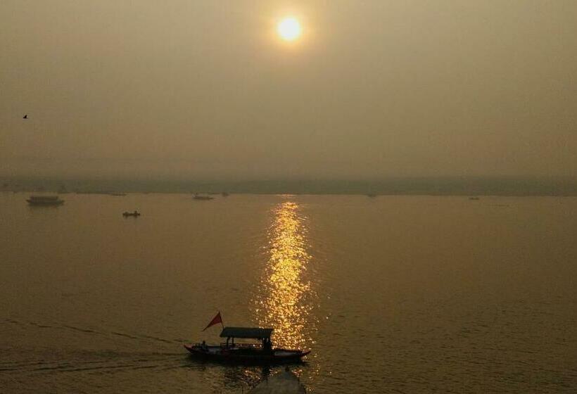 سوییت, Dwivedi Hotels Hotel Elena